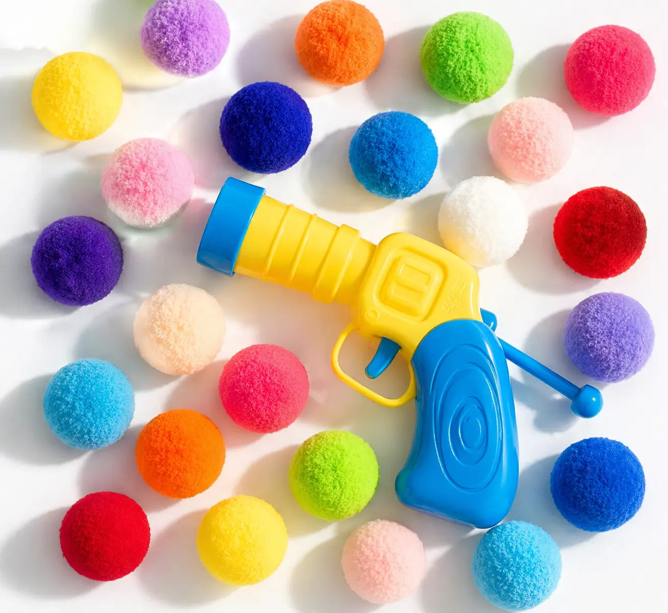 Cat Toy Launcher with 20 Plush Balls – Interactive Indoor Play Gun for Cats, Random Colors